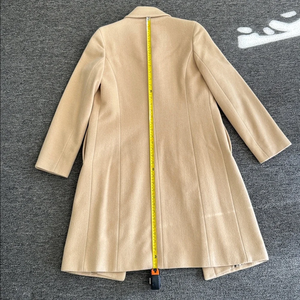 Burberry Camel Coat with Iconic Plaid Lining - Picture 5 of 5